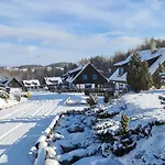 Kaszuby, Dom Kaszubski Nad Jeziorem Danielowa Dolina 度假居 *