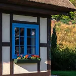 Semesterbostad Kaszuby, Dom Kaszubski Nad Jeziorem Danielowa Dolina *