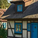 Kaszuby, Dom Kaszubski Nad Jeziorem Danielowa Dolina 度假居