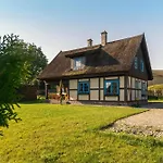 度假居 Kaszuby, Dom Kaszubski Nad Jeziorem Danielowa Dolina