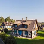 Semesterbostad Kaszuby, Dom Kaszubski Nad Jeziorem Danielowa Dolina Szymbark (Pomerania)