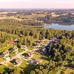 Kaszuby, Dom Kaszubski Nad Jeziorem Danielowa Dolina 度假居