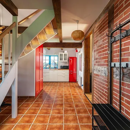 度假居 Kaszuby, Dom Kaszubski Nad Jeziorem Danielowa Dolina *