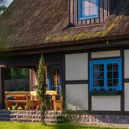 Kaszuby, Dom Kaszubski Nad Jeziorem Danielowa Dolina * Szymbark (Pomerania)