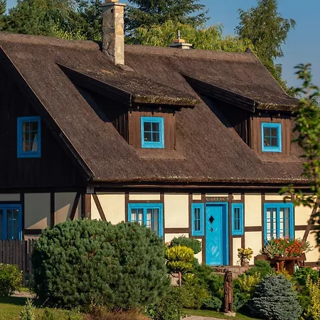 Kaszuby, Dom Kaszubski Nad Jeziorem Danielowa Dolina *