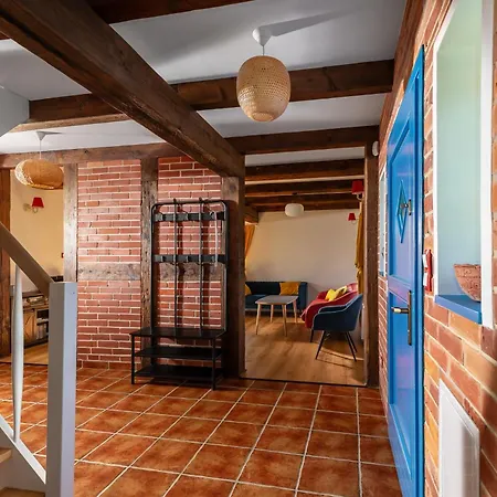 Kaszuby, Dom Kaszubski Nad Jeziorem Danielowa Dolina 度假居 *