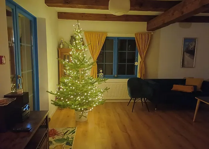 Kaszuby, Dom Kaszubski Nad Jeziorem Danielowa Dolina * Szymbark (Pomerania)